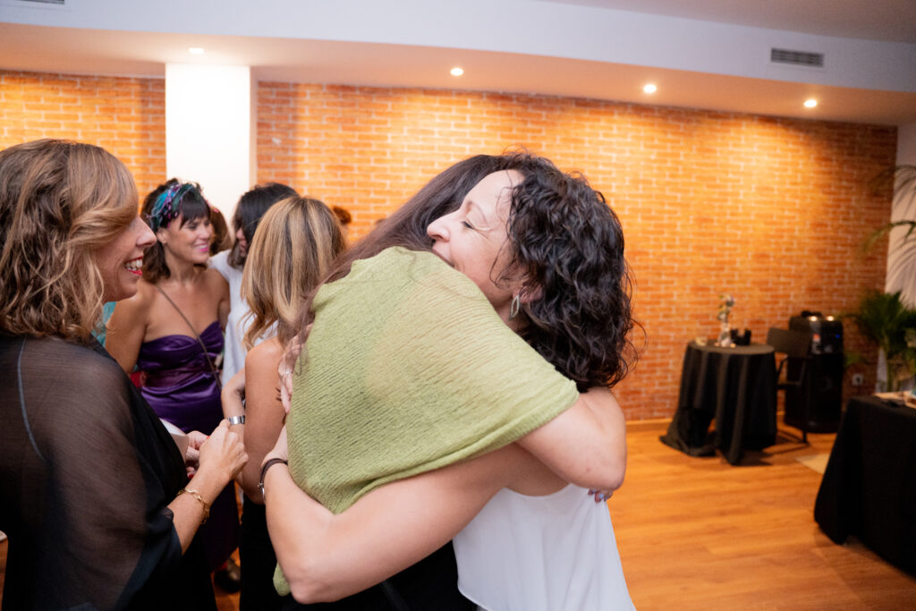 Abrazo en boda